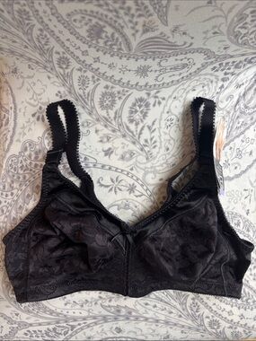 NWT-Bali Spa Closure Black Wireless Bra-size 36C